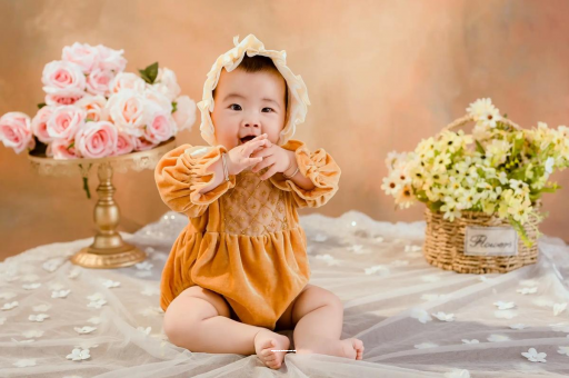 太康宝宝揉眼睛揉鼻子